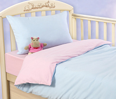 Детское однотонное постельное белье с простыней на резинке «Воздушное пирожное», кулирка (Ясельный) фото